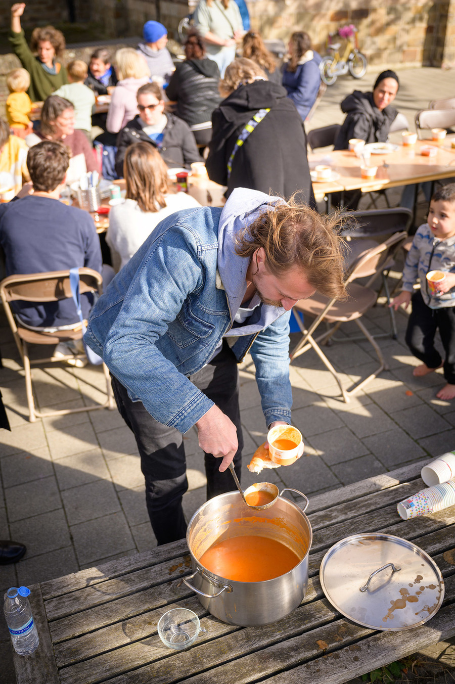 Lekkere soep tijdens het straatfeest